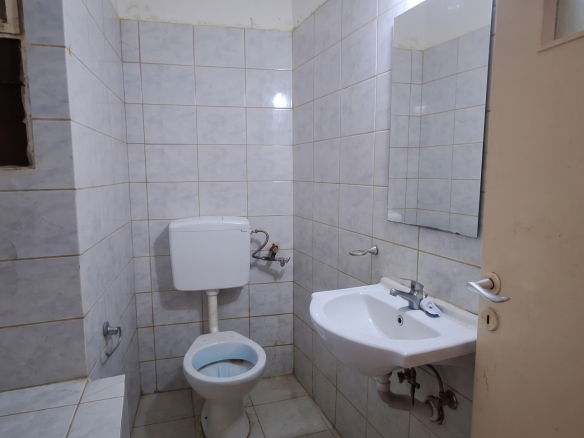 Property with courtyard – Ampelokipoi