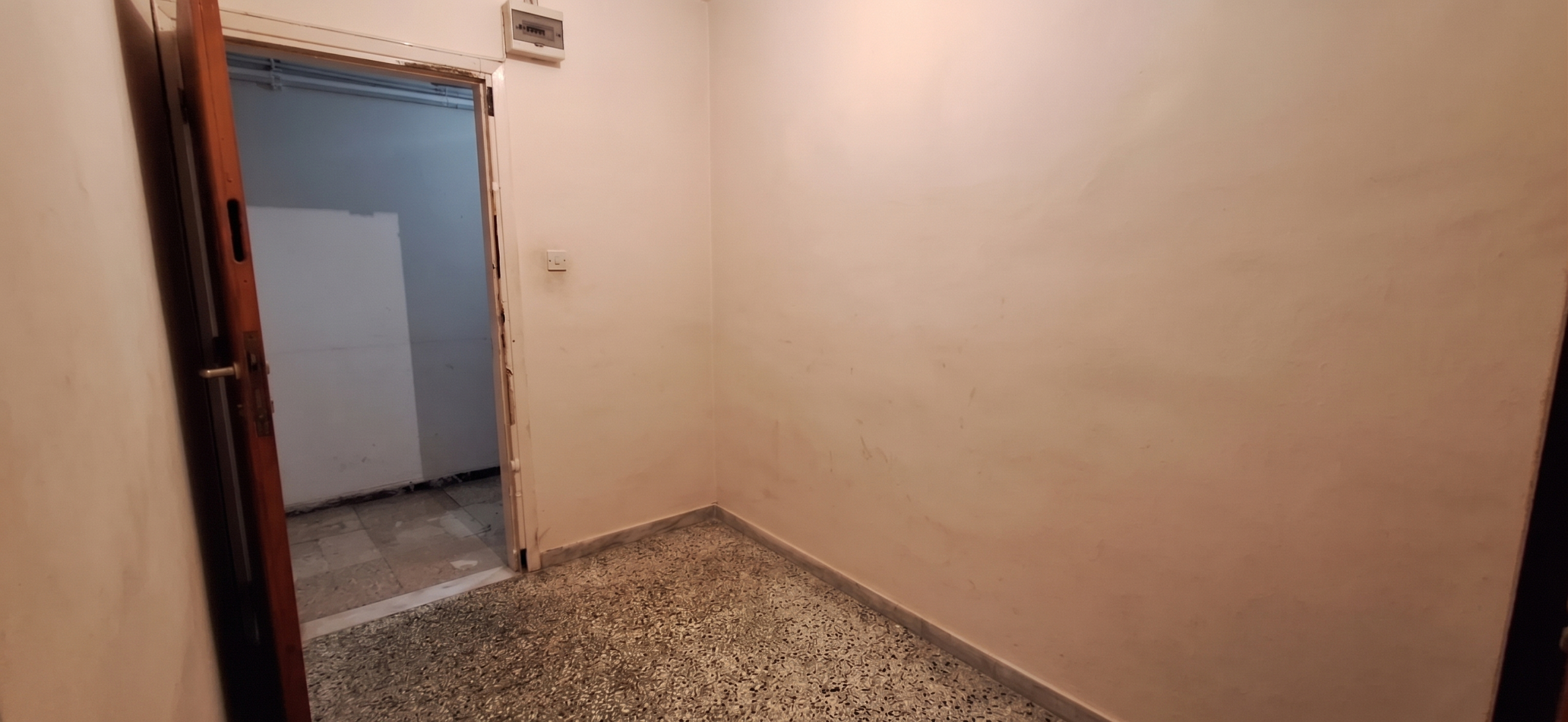 Property with courtyard – Ampelokipoi